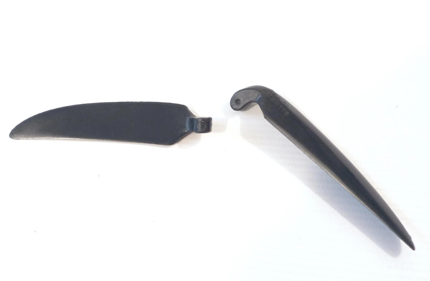 Plastic 7x4.5 Folding Prop Blades (2mm Hinge Pin) 2 Plastic 7x4.5 Folding Prop Blades (2mm Hinge Pin) - Image 2